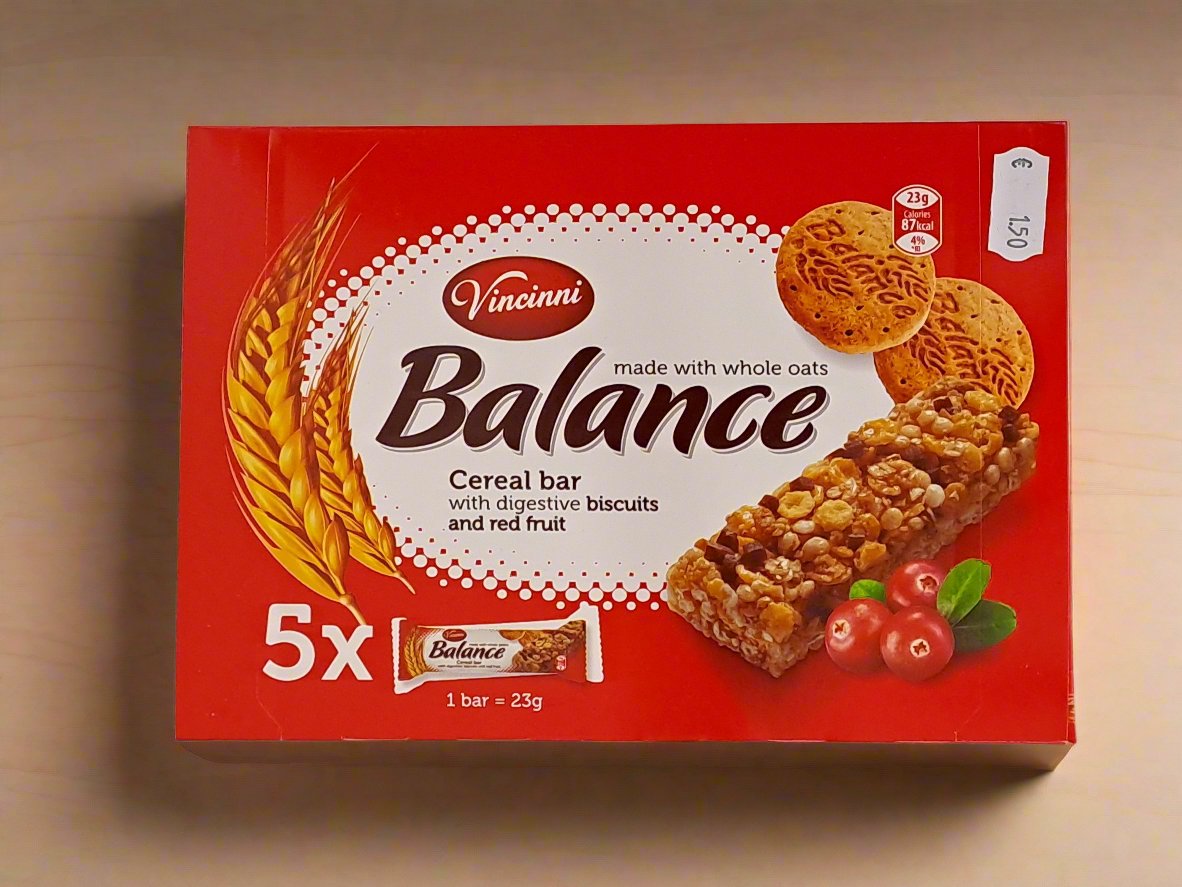 Vincinni Balance made with whole oats Cereal bar biscuits and red fruit